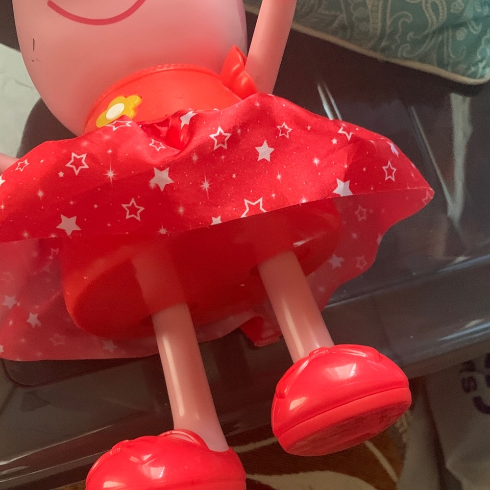 Peppa Pig Red Dress Toy Figure - Picture 2 of 12